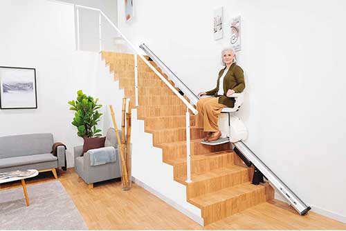 La nueva salvaescaleras S100, de TK Home Solutions, lleva la movilidad segura en el hogar a un nuevo nivel